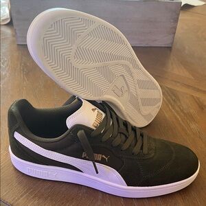 Puma Men's army green Suede Sneakers with White Stripe.